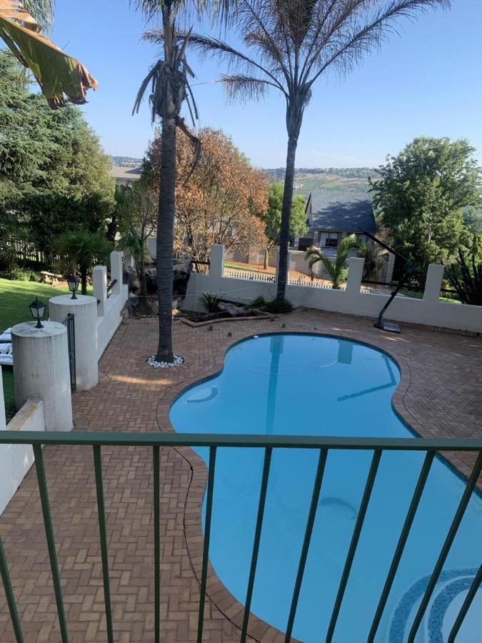 Safari Deluxe Rooms - Elegant Rooms With Access To Beautiful Garden & Pool Roodepoort Exterior photo