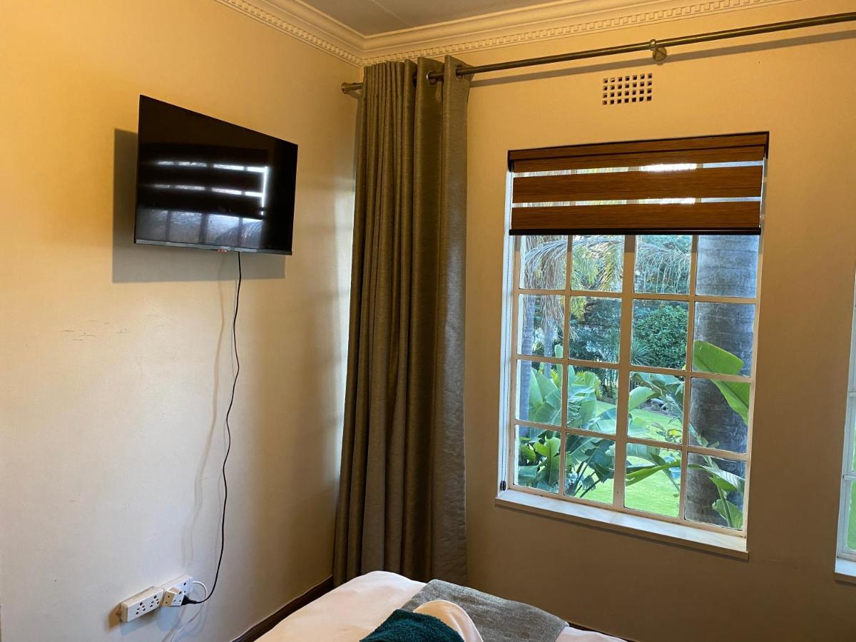 Safari Deluxe Rooms - Elegant Rooms With Access To Beautiful Garden & Pool Roodepoort Exterior photo