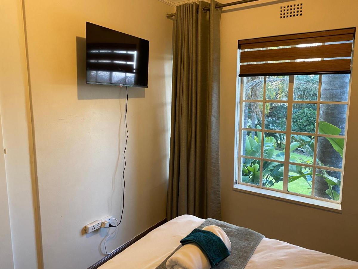 Safari Deluxe Rooms - Elegant Rooms With Access To Beautiful Garden & Pool Roodepoort Exterior photo